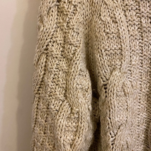 Cable Knit Beige Turtleneck from H&M - Picture 6 of 8